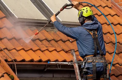Démoussage et hydrofuge de toiture à Clans